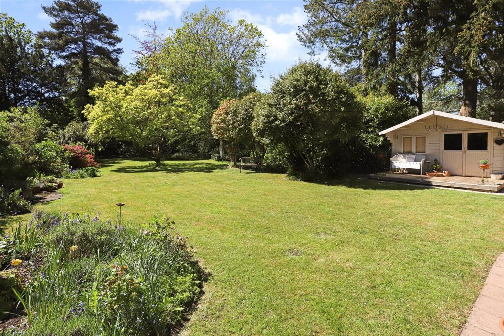8 Gardeners Hill Road, Farnham, GU10 photo 4