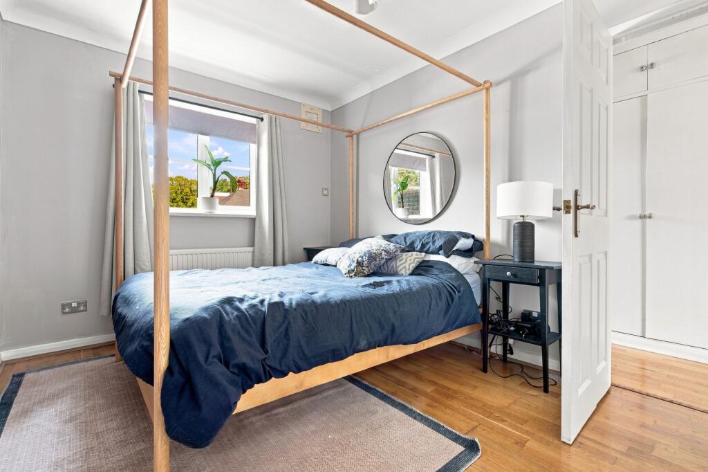 Apartment in Slough - View 5