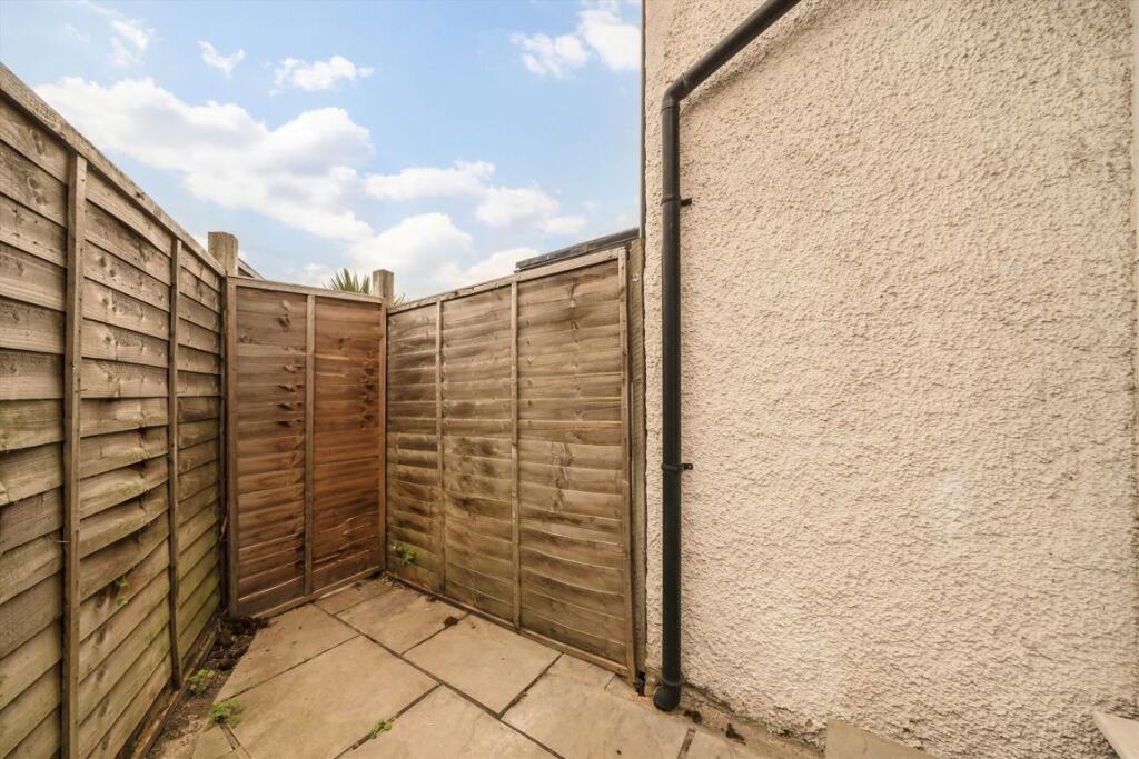 Boston Manor Road, Brentford - More