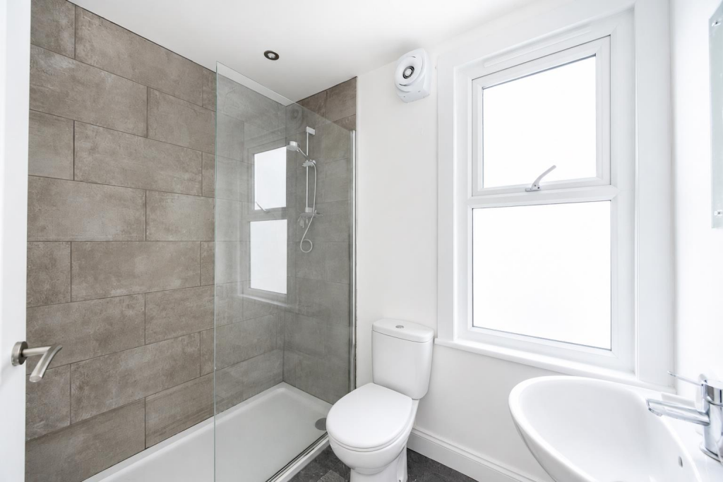 6 bedroom flat for rent