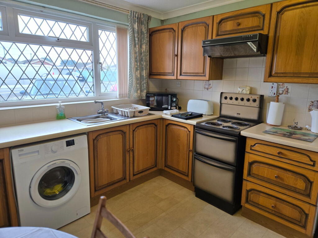 Warwick Road, Chapel St. Leonards, Skegness, PE24 5UL photo 3
