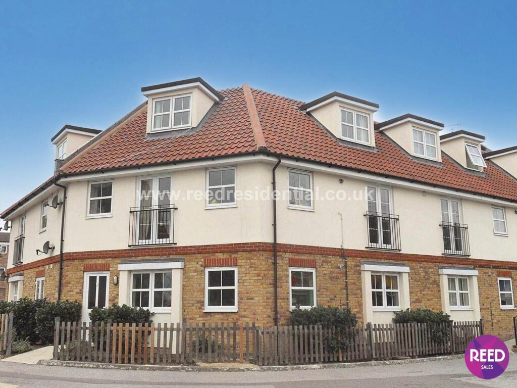 2-bed flat on Ness Road, Shoeburyness, £170,000
