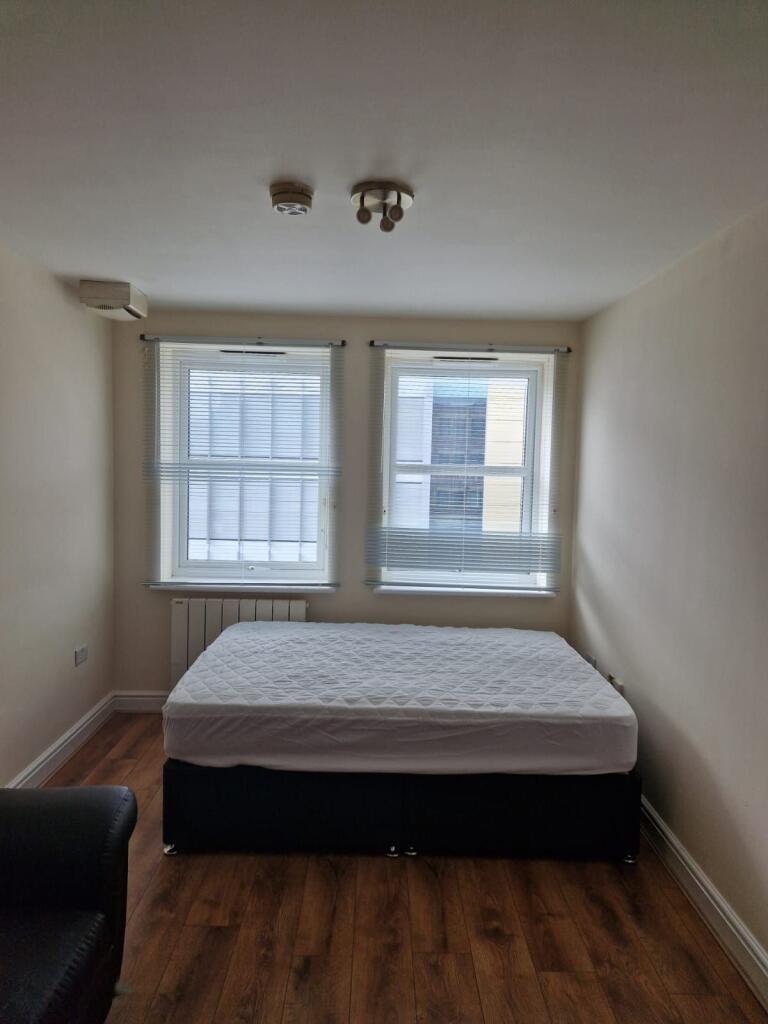 Main image of property: Flat , Park Street, Luton