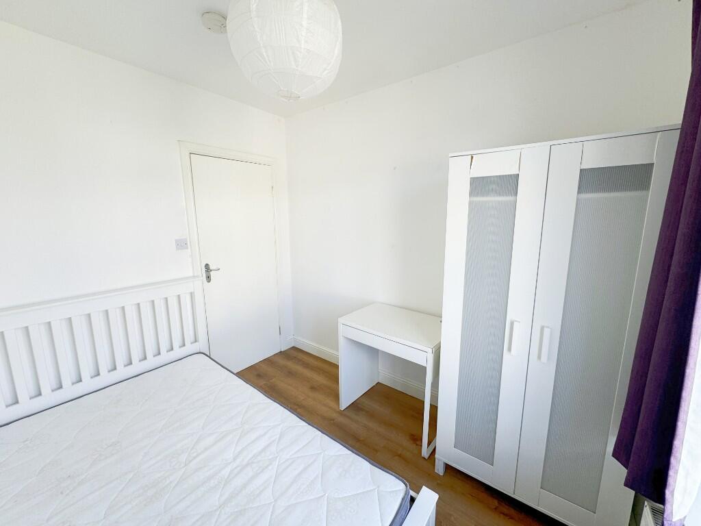 5 bedroom semi-detached house for rent