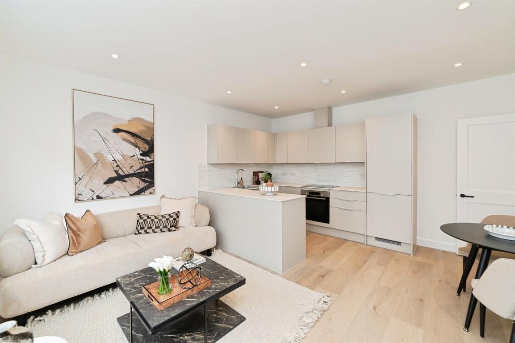 Apartment in Stevenage, Hertfordshire - View 5