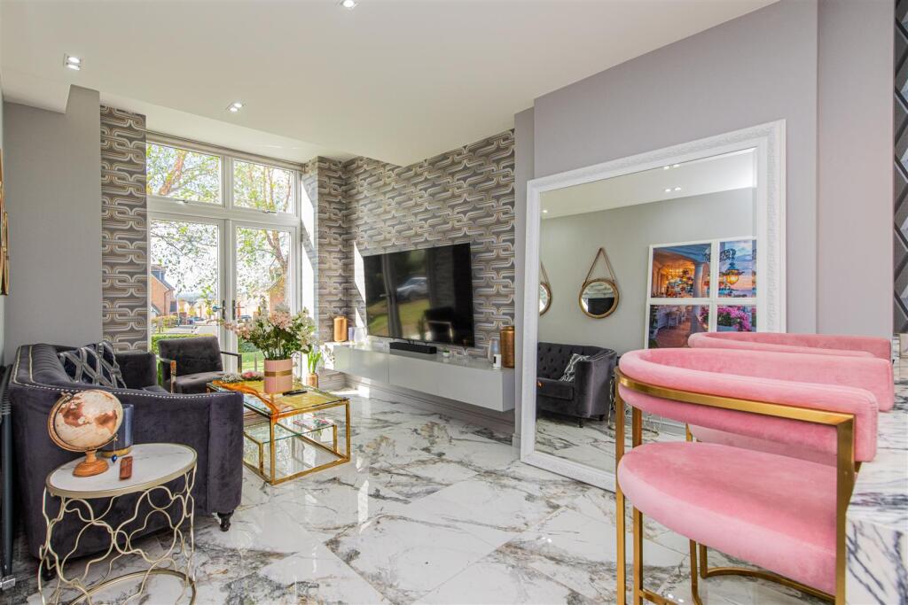 Apartment in Northampton - More