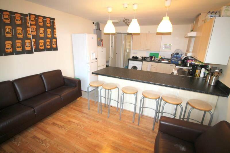 Apartment in Cardiff, Cathays - View 5