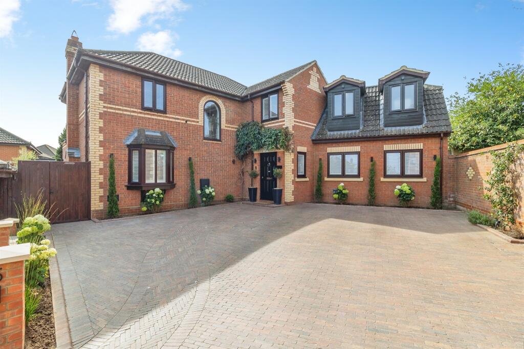 Main image of property: Frithwood Crescent, Kents Hill, Milton Keynes