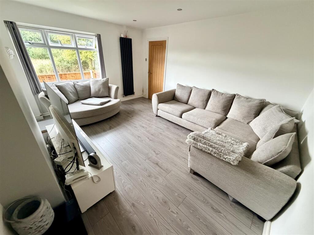House in Nuneaton and Bedworth, Warwickshire - View 4