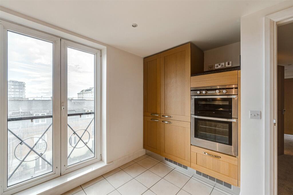 Apartment in Worthing, West Sussex - View 5