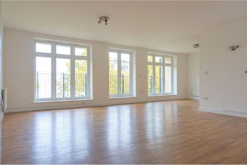 Apartment in Dartford, Swanscombe and Greenhithe - View 3