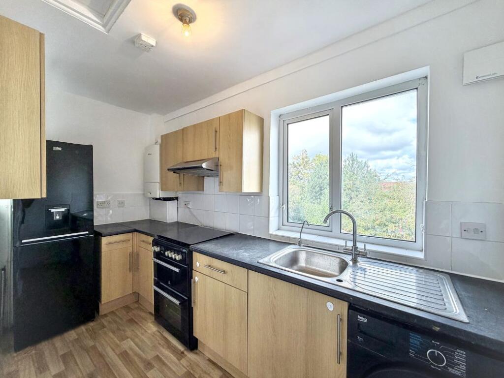 Apartment in London, Kingsbury - View 2