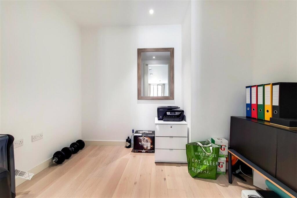 Apartment in London - More