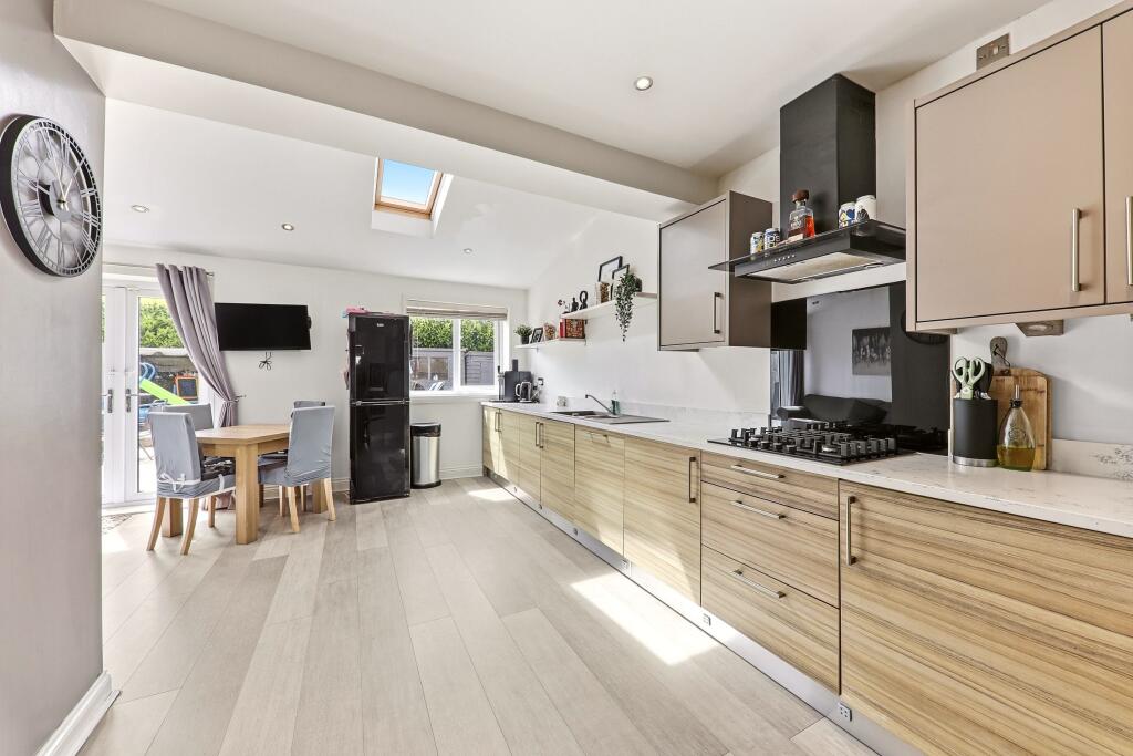 Sunfield Drive, Stanningley, Leeds photo 4