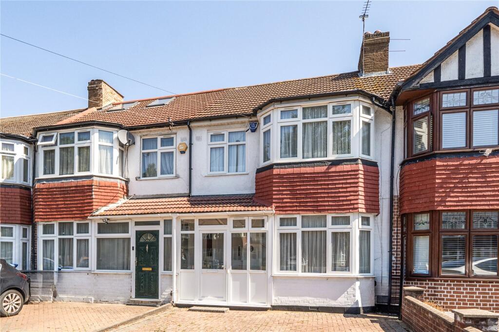 Main image of property: The Fairway, Palmers Green, London, N13