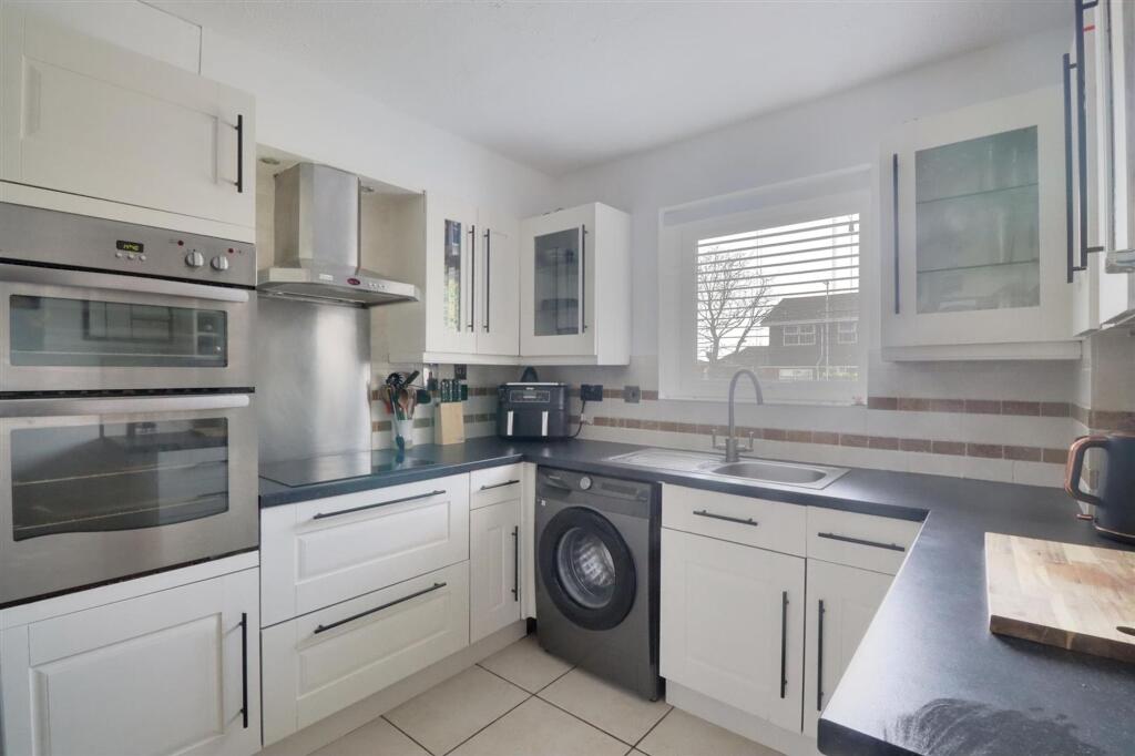 Apartment in Worthing, West Sussex - More