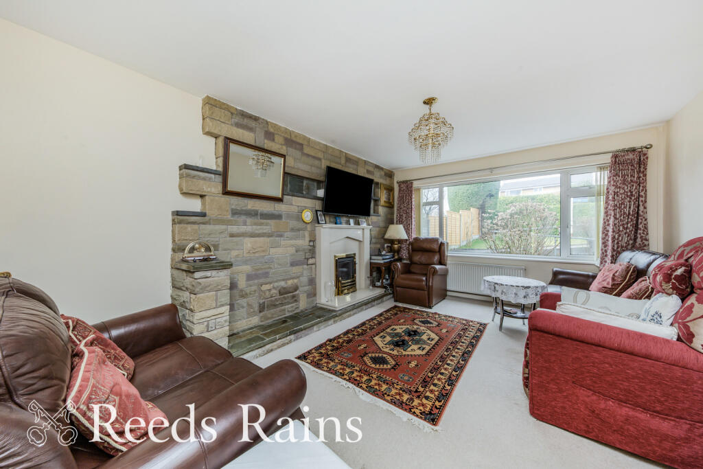 Woodstock Close, Macclesfield, Cheshire, SK10 photo 2