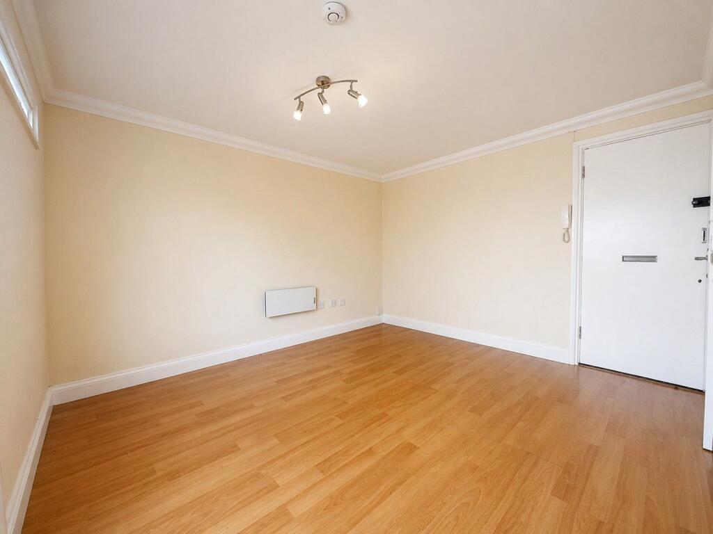Aelfric Court, Dearne Walk, Bedford photo 4