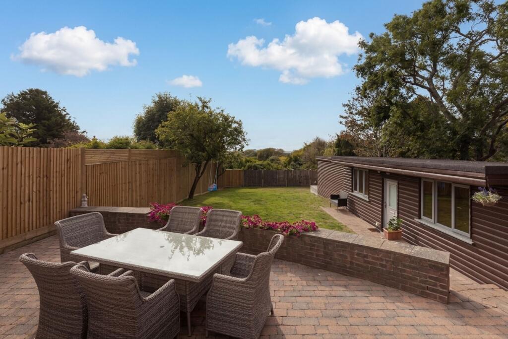 Benett Drive, Hove, BN3 photo 2