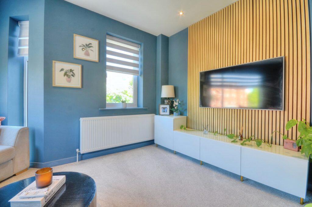 House in Portsmouth, Southsea - More