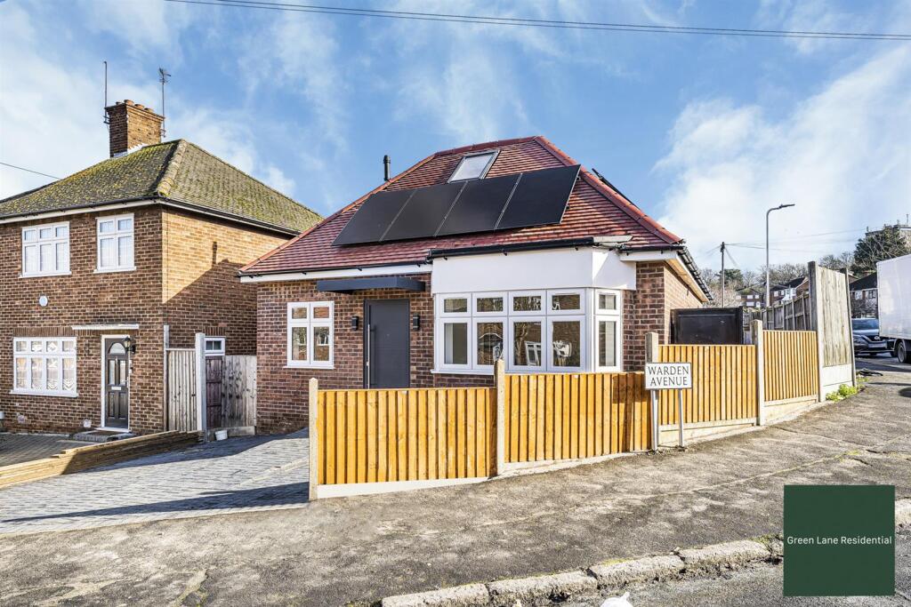 Clitheroe Road, COLLIER ROW, RM5 photo 2