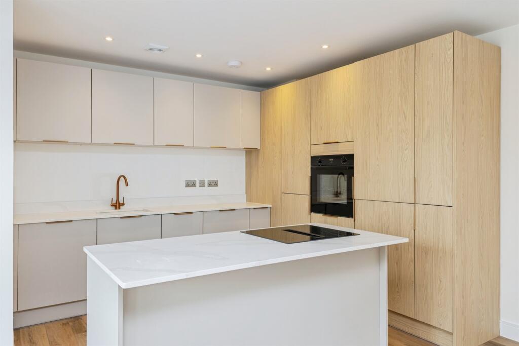 Apartment in Torquay - More