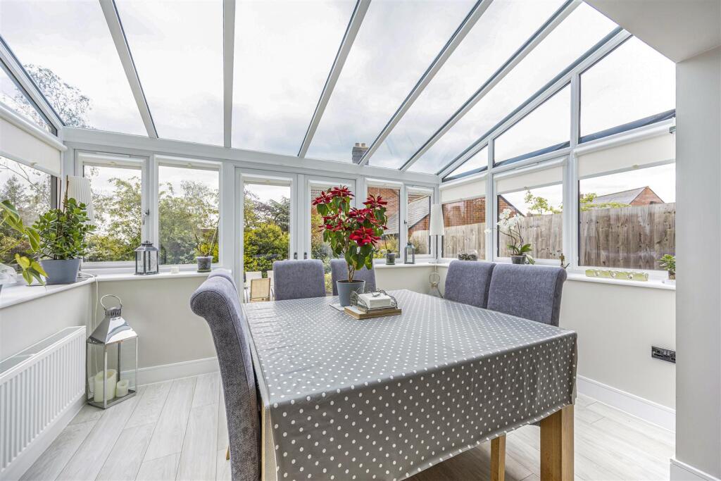 House in Tewkesbury, Maisemore Ham, Maisemore - More