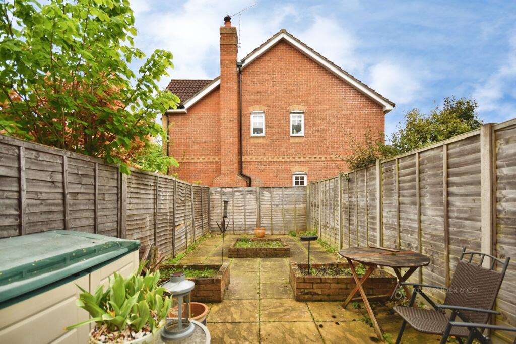 House in Aylesbury, Walton - View 4