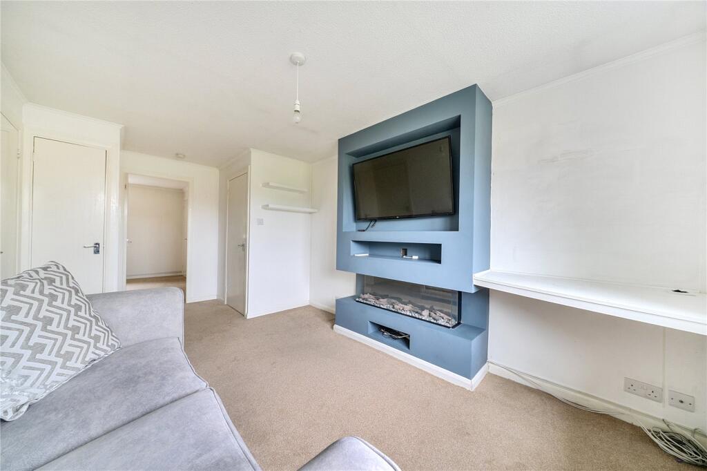 Burdock Close, Lightwater, Surrey, GU18 photo 4