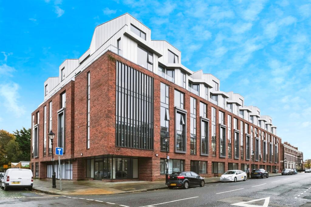 1-bed flat on Falkner Street, Liverpool, £125,000