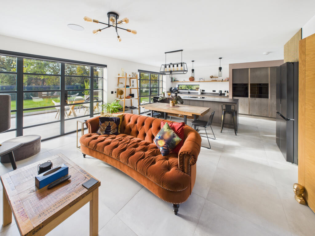 House in Southampton - More