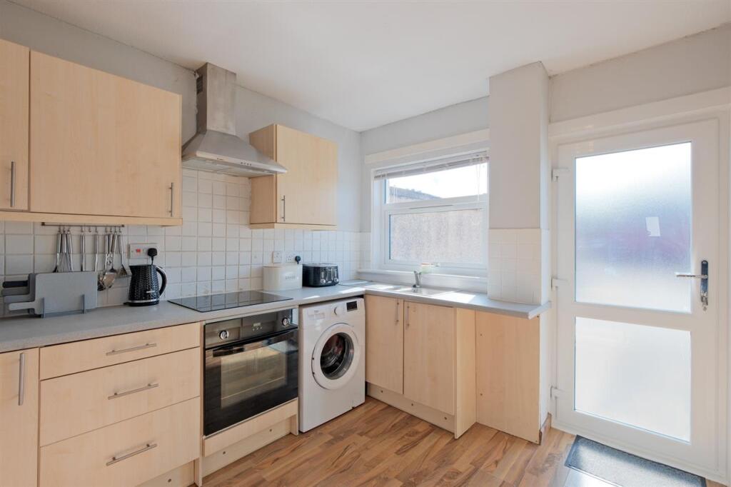 House in Wishaw, Wishawhill - View 5