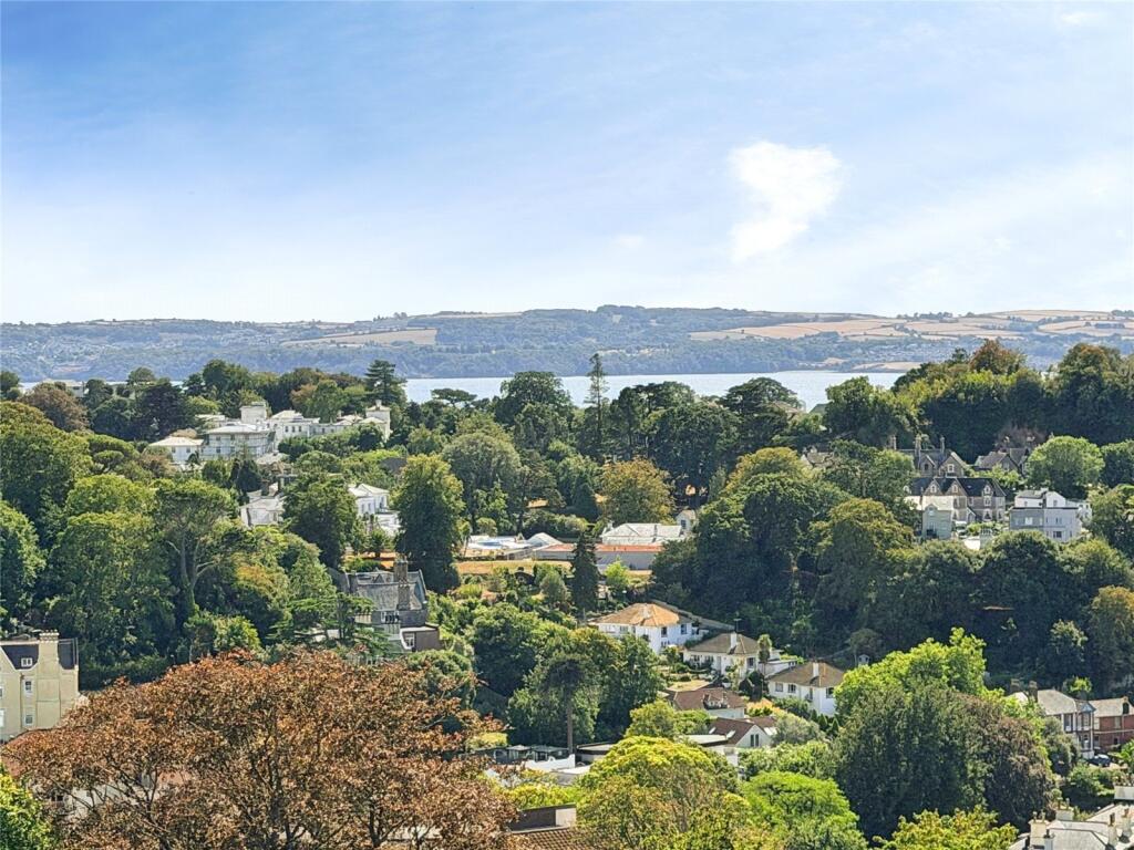 Apartment in Torquay - More