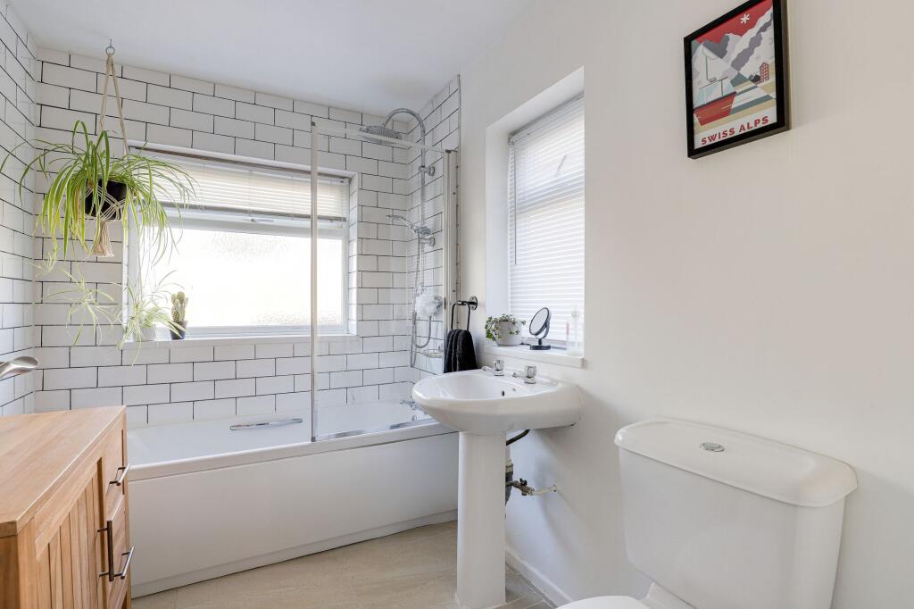 Victoria Avenue, Borrowash, DE72 - More