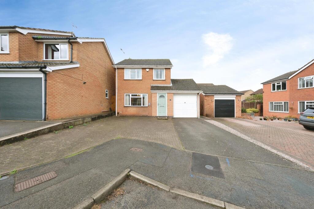 3-bed detached on Stonehills, Kegworth, Derby, £245,000