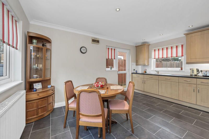 Layhill Close, Bury St. Edmunds photo 4