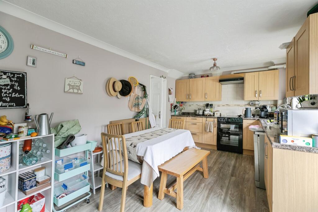 Lancaster Court, Yaxley, Peterborough photo 3