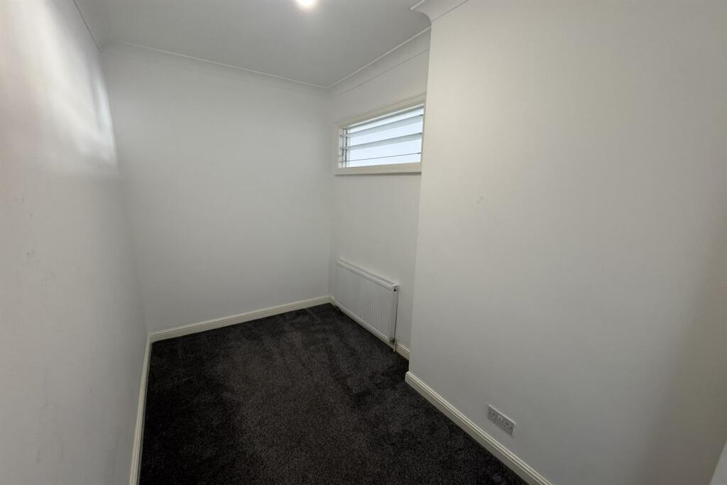Apartment in Southend-on-Sea - View 3