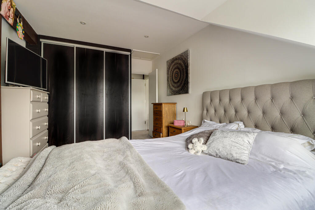 Apartment in St Albans - View 5