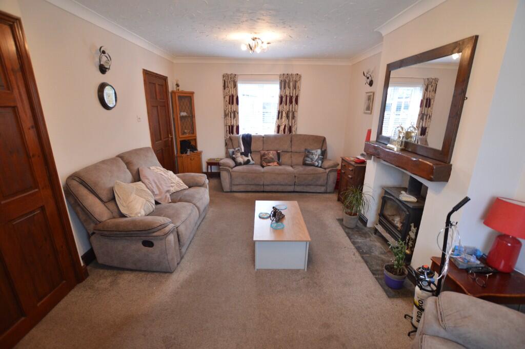 Churchill Close, STEWARTBY photo 4