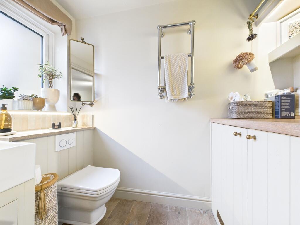 Worcester Road, Chipping Norton - More