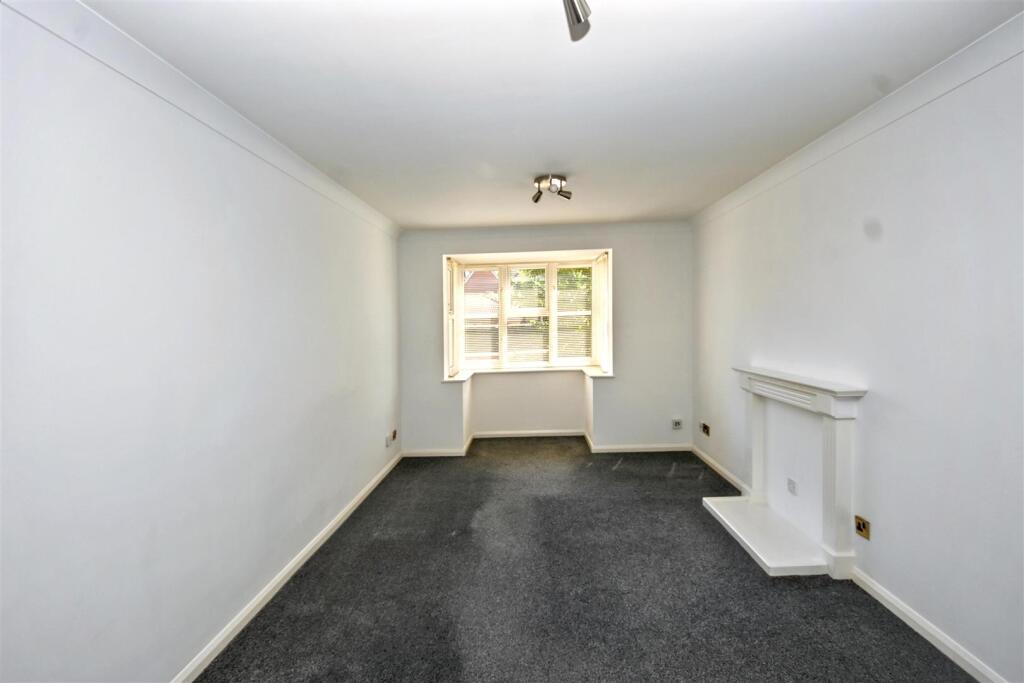 Apartment in Eastbourne, East Sussex - More