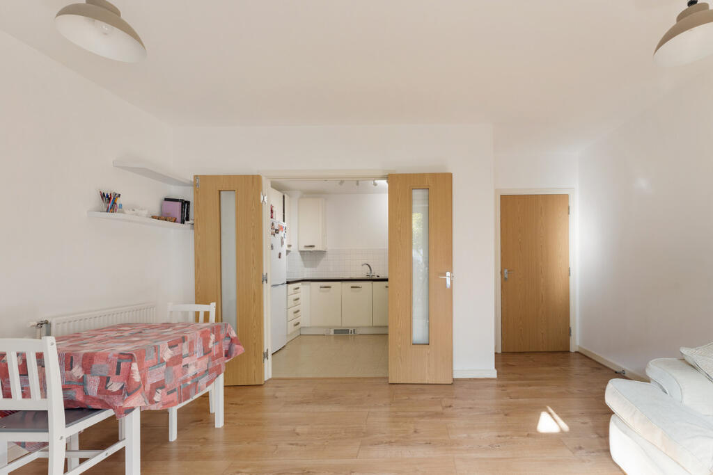 Lacey Drive, middlesex, HA8 photo 2