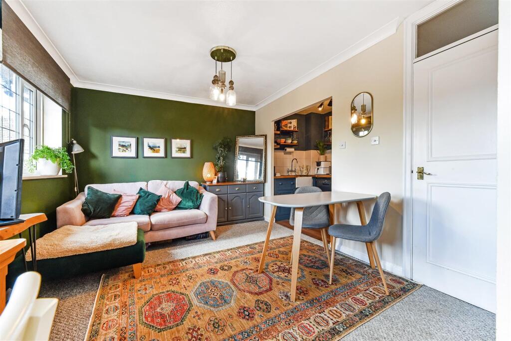 Apartment in Chichester, Tangmere - View 3