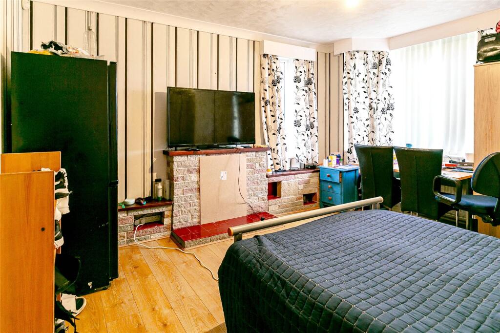 6 bedroom detached house for rent