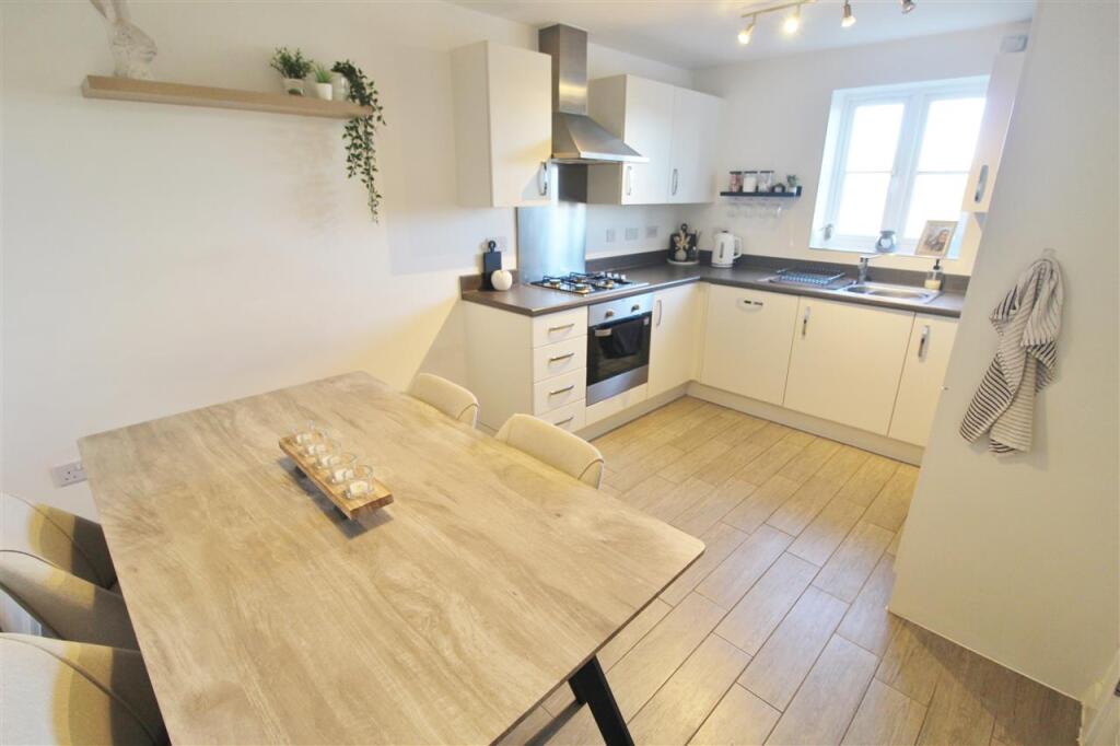 4 bedroom semi-detached house for sale in Balmoral Drive, Grantham, NG31 - More