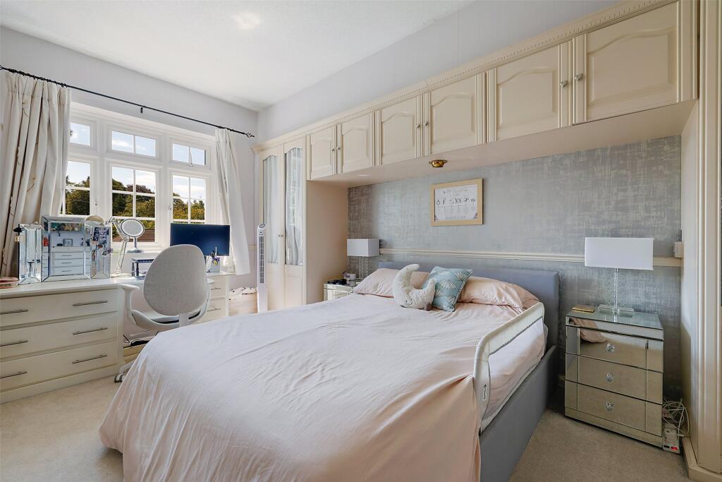 House in Tadworth - View 5