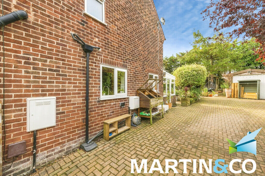 House in Wakefield, Coxley, Sitlington - View 4