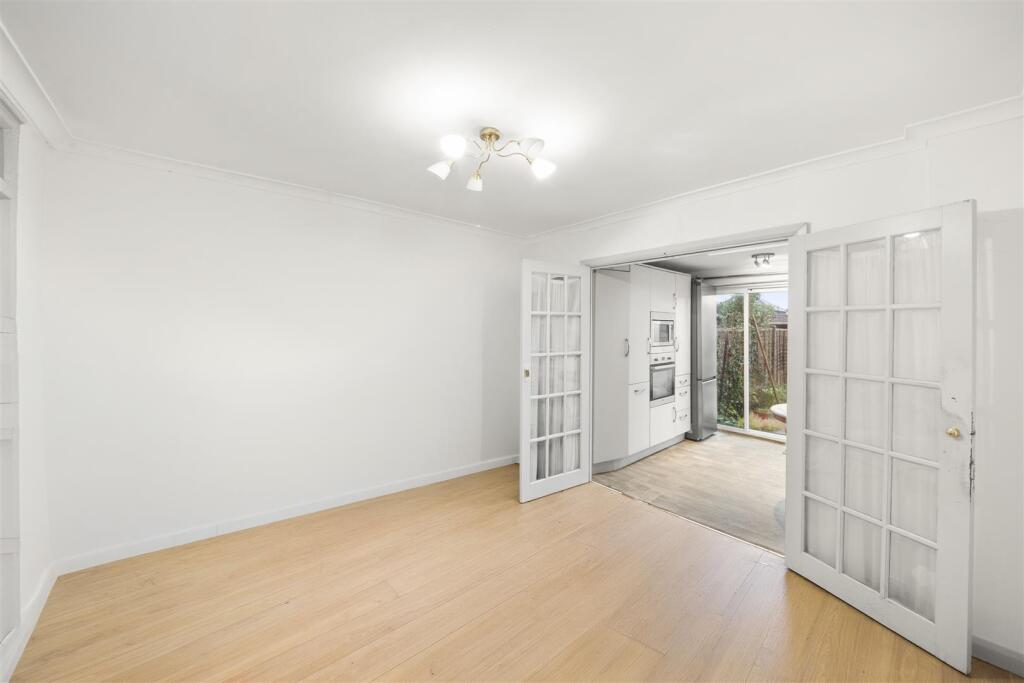 Wentworth Crescent, Hayes photo 5