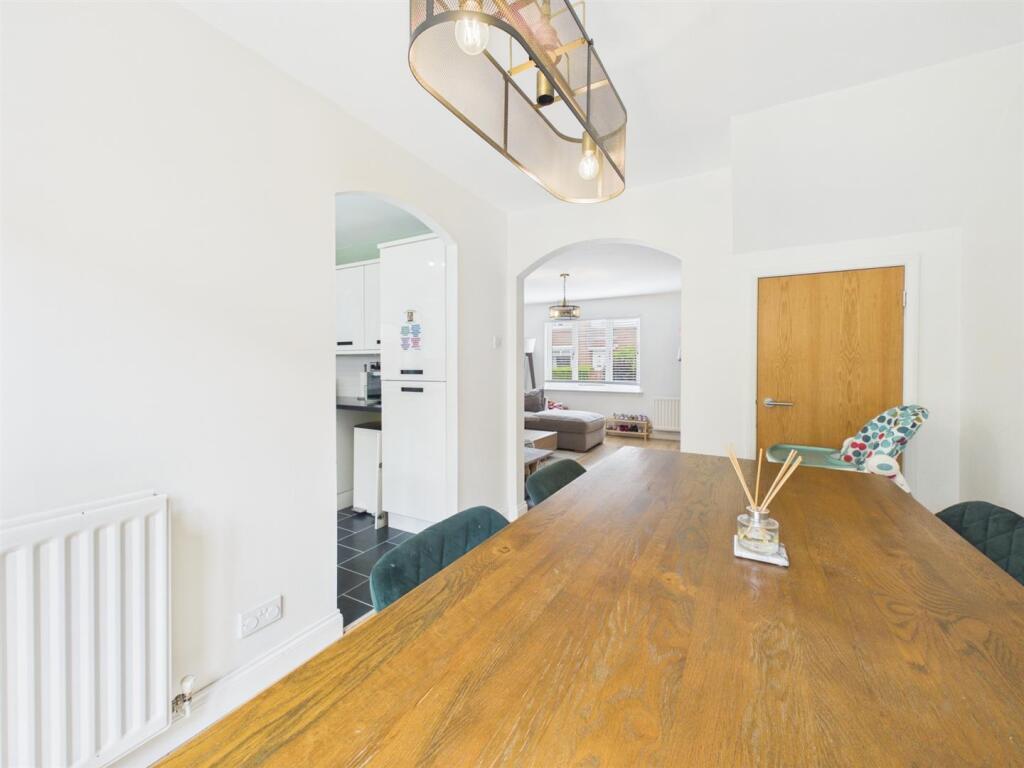 House in Perth, Tulloch - More